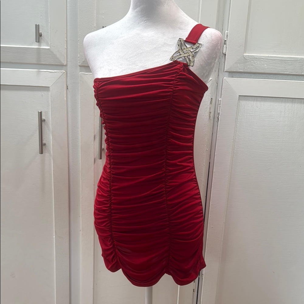 Elegant Red One-Shoulder Dress